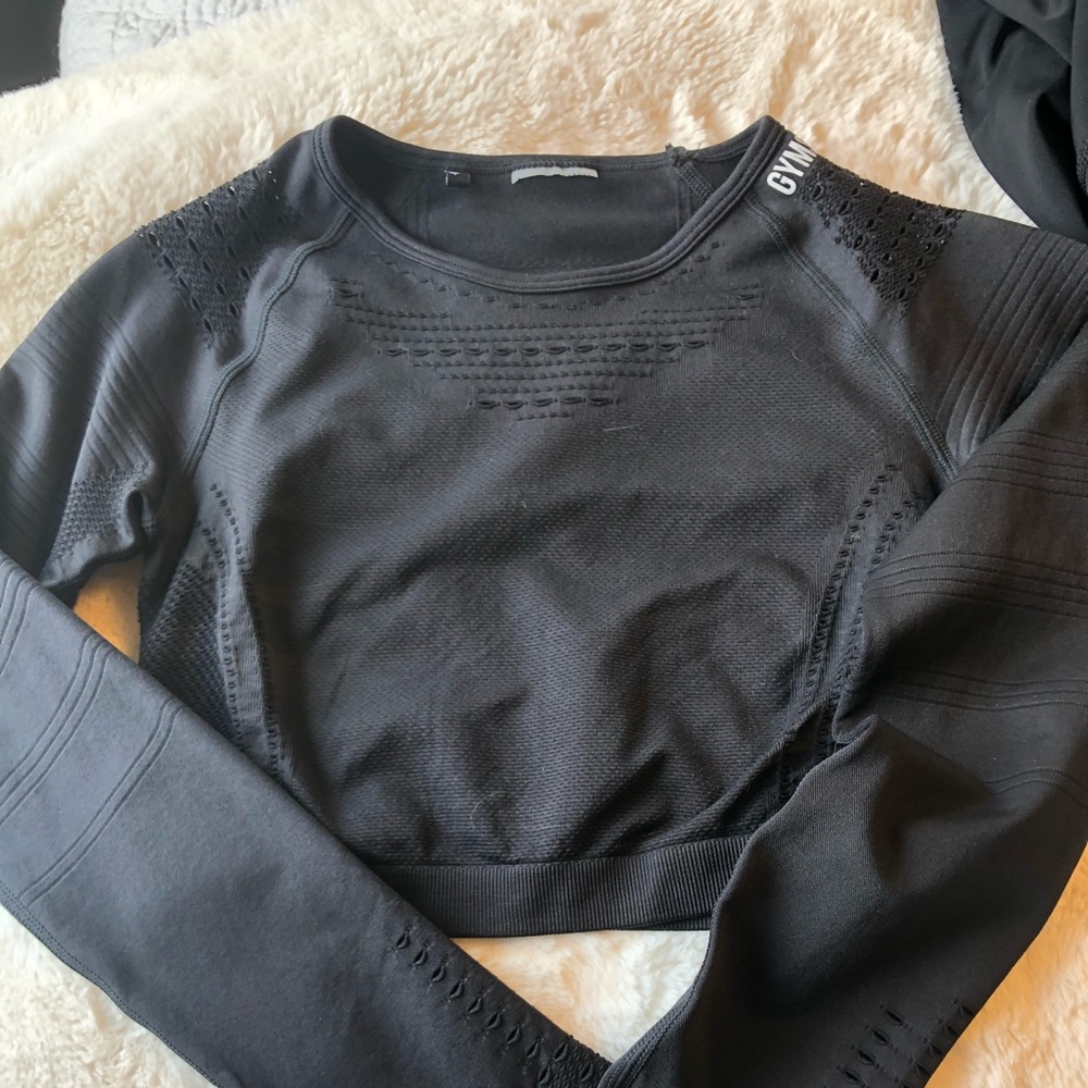Gymshark energy crop in black.